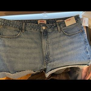 NEW! Wrangler shorts